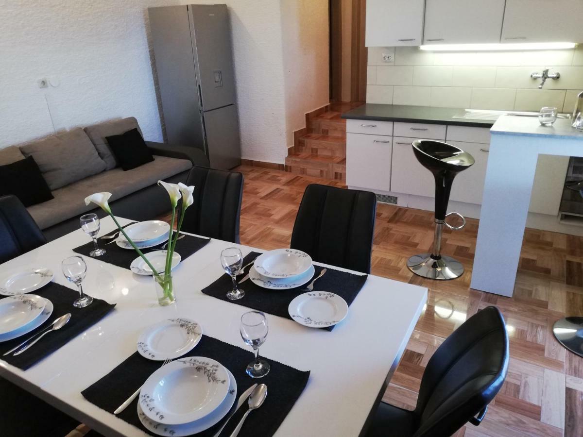 Apartmani Zdenka Savar-Maslina Eksteriør billede