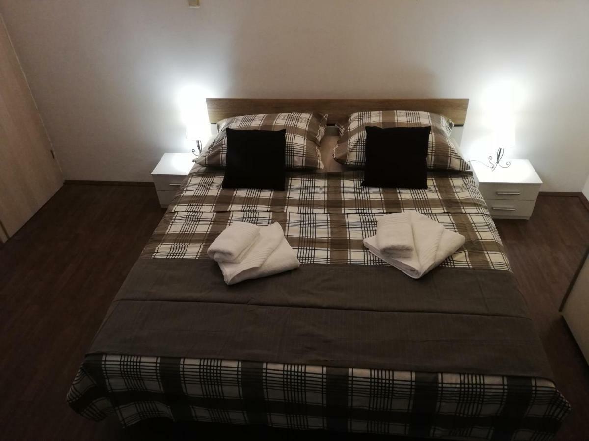Apartmani Zdenka Savar-Maslina Eksteriør billede