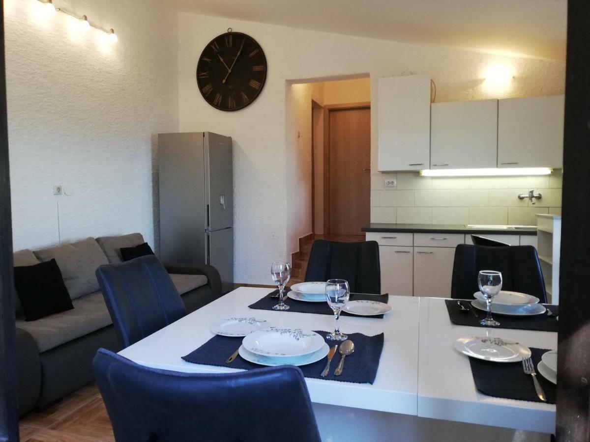 Apartmani Zdenka Savar-Maslina Eksteriør billede